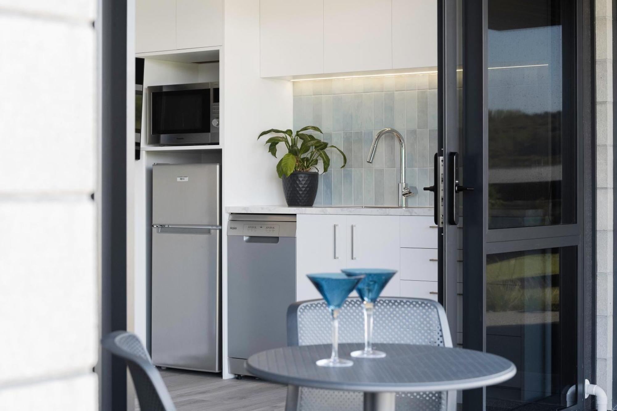 Pukehina Estuary Sunset Views Townhouse & Studio 外观 照片